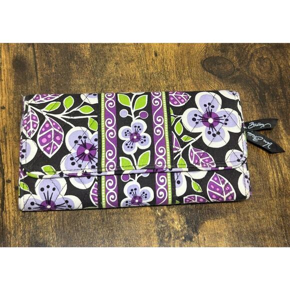 Vera Bradley Plum Petals Purple Trifold Wallet Magnetic Closure Retired Pattern - Picture 1 of 10